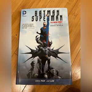 Comic Hardcover Like New BATMAN SUPERMAN 52/1 Cross the World